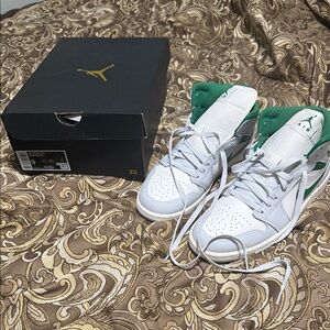 Jordan White and Green Men's Shoes